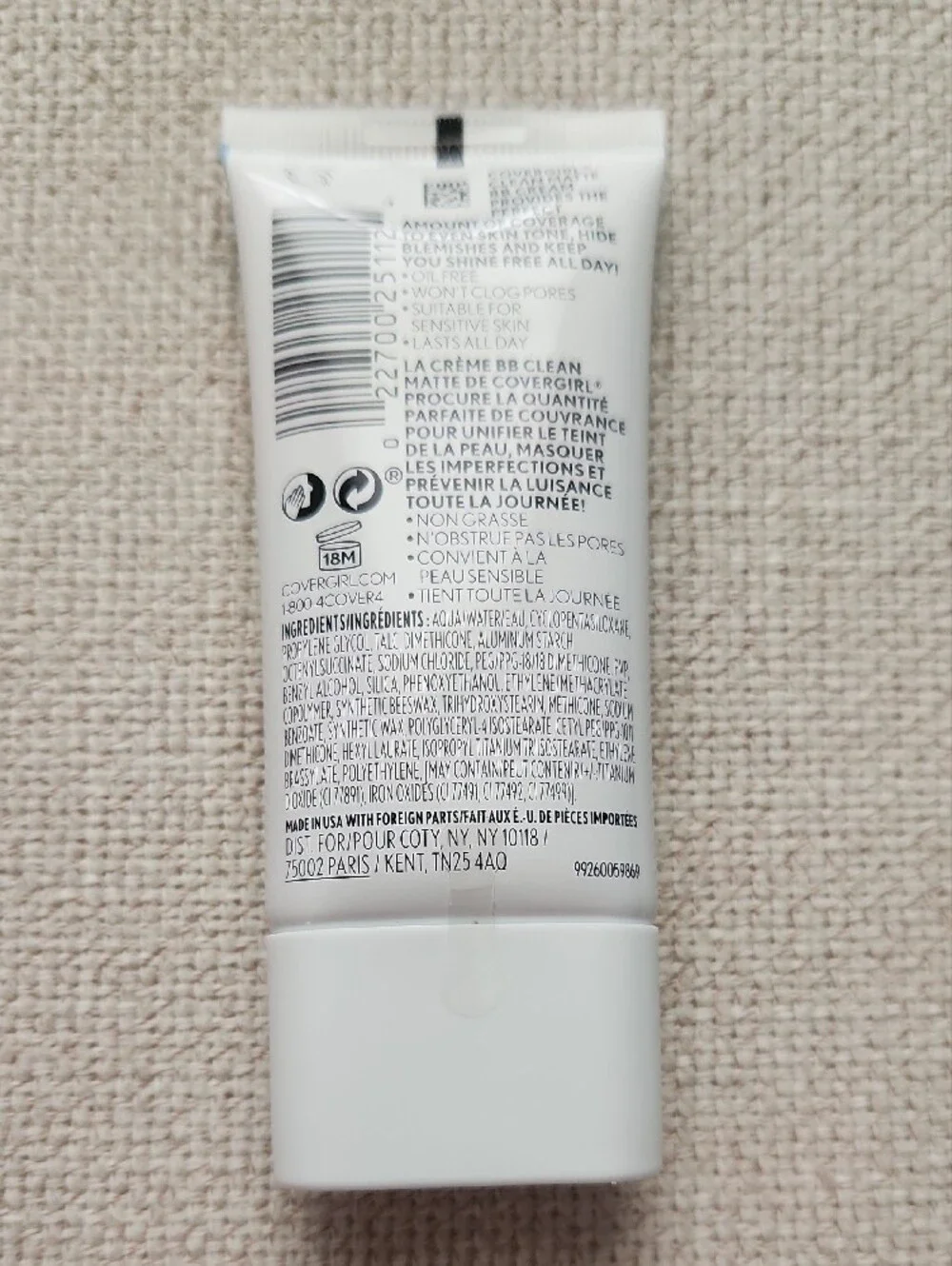 COVERGIRL Clean Matte BB Cream 520 Light - White & Blue Accents